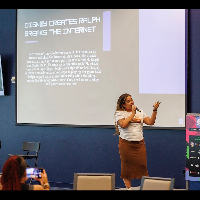 Shavvon Cintron presenting at Cyberjutsu conference