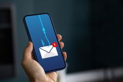 Phishing email on smartphone